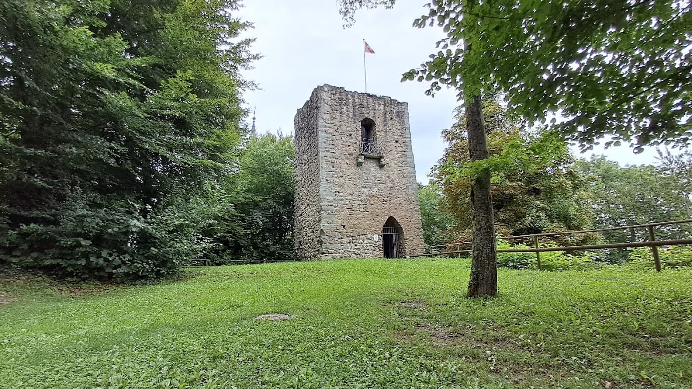 Burgruine Castell — Bild 1